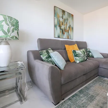 Beautiful Apartment, Close To The Beach! דירה *