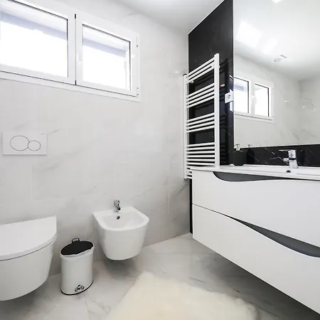 Beautiful Apartment, Close To The Beach! דירה *